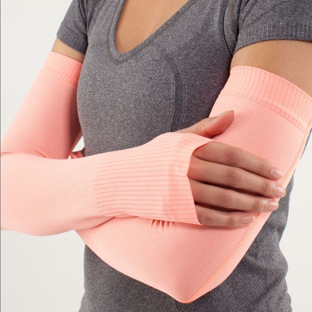 Lulu swiftly arm warmers